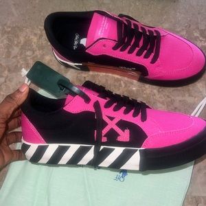 Low Vulcanized Canvas Off White Sneakers size 40/10